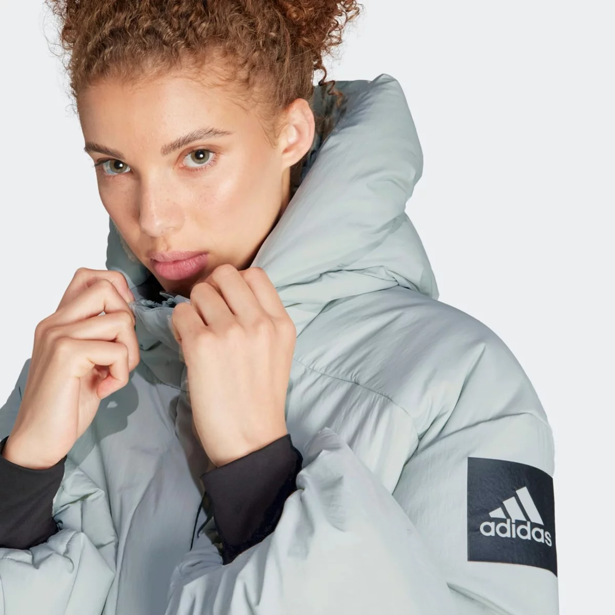 ik3122_8_apparel_on-model_detail-view-2_grey-huge-6657a6772f6f6