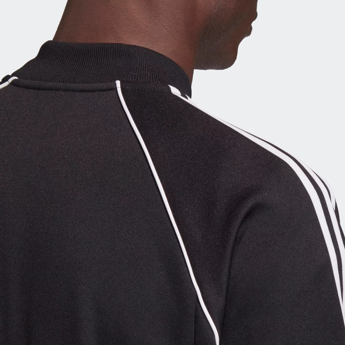 gf0198_app_on-model_detail-3_gradient-huge-6657667ddbdd6