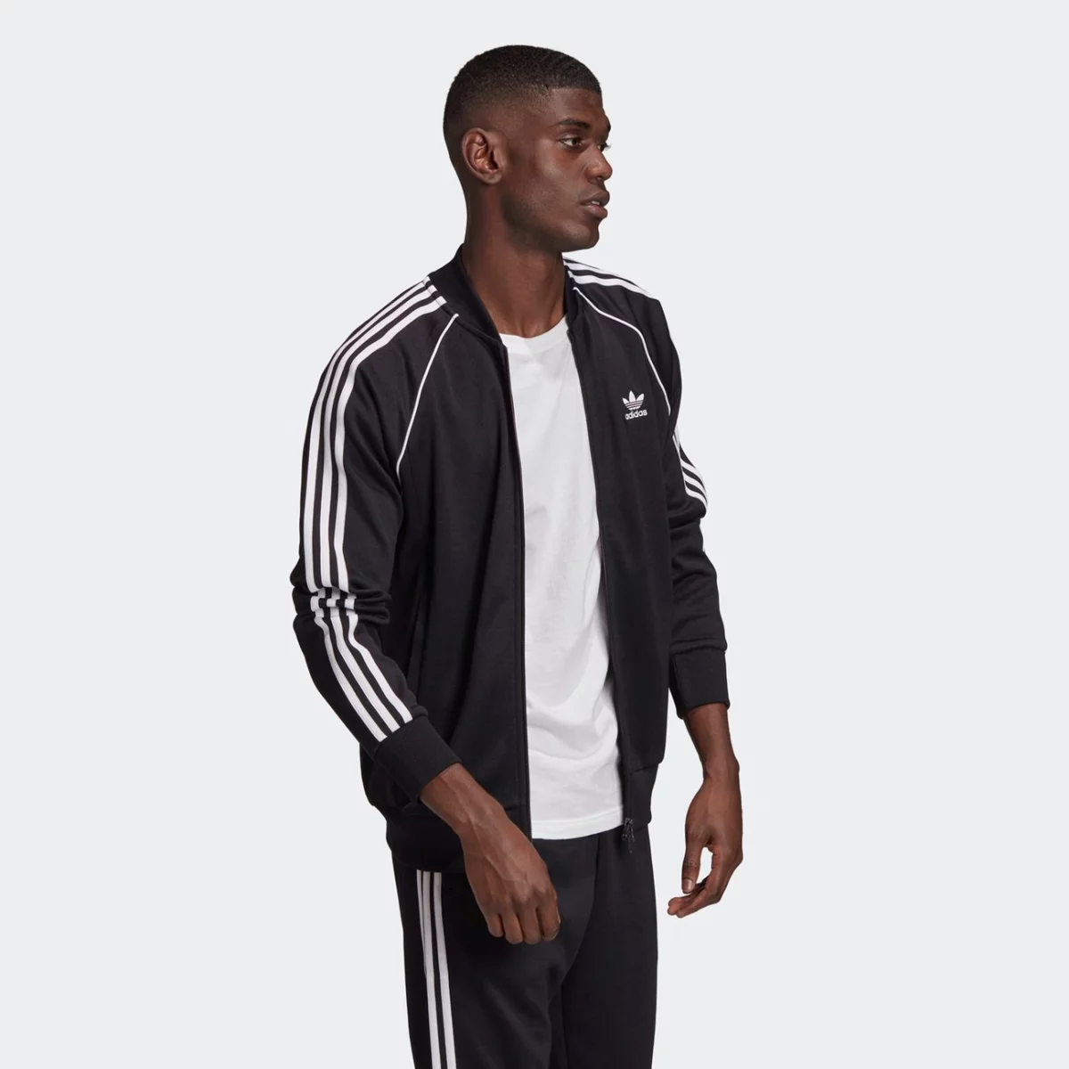 gf0198_app_on-model_walking_gradient-huge-665766819426d