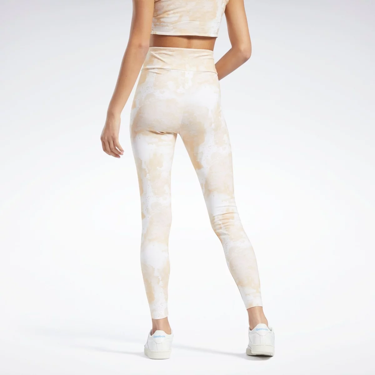 h49279_app_on-model_back_gradient-huge-665778650a595