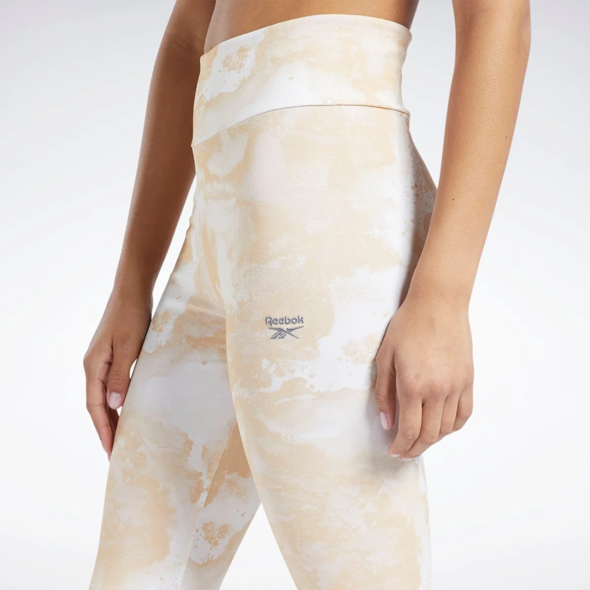 h49279_app_on-model_detail-1_gradient-huge-665778681a1b7