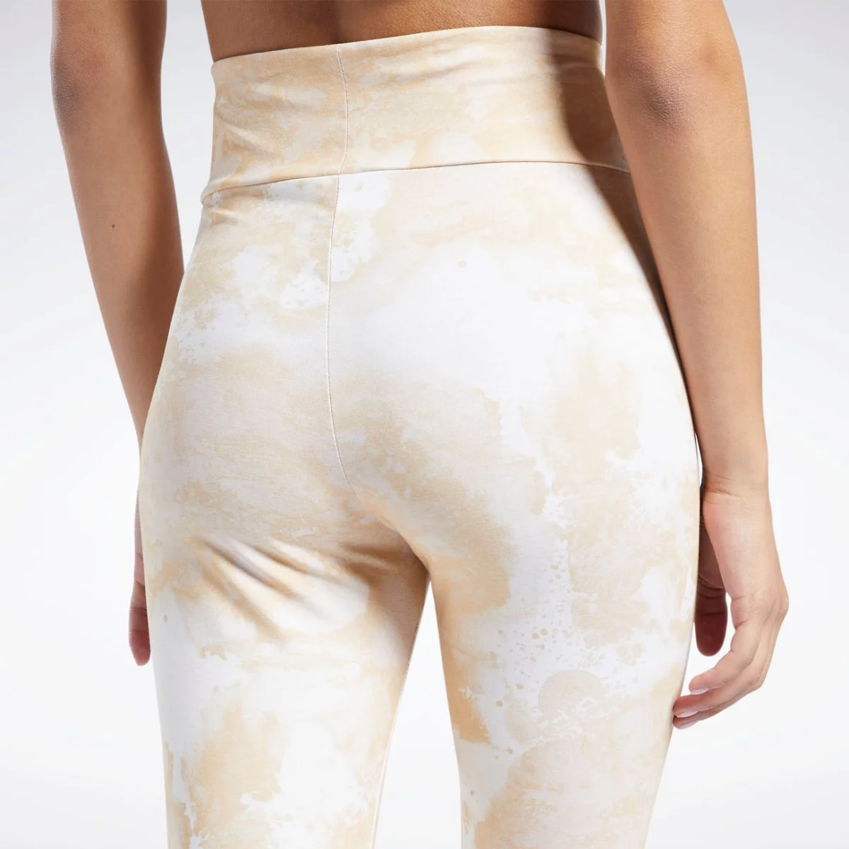 h49279_app_on-model_detail-2_gradient-huge-66577869b958e