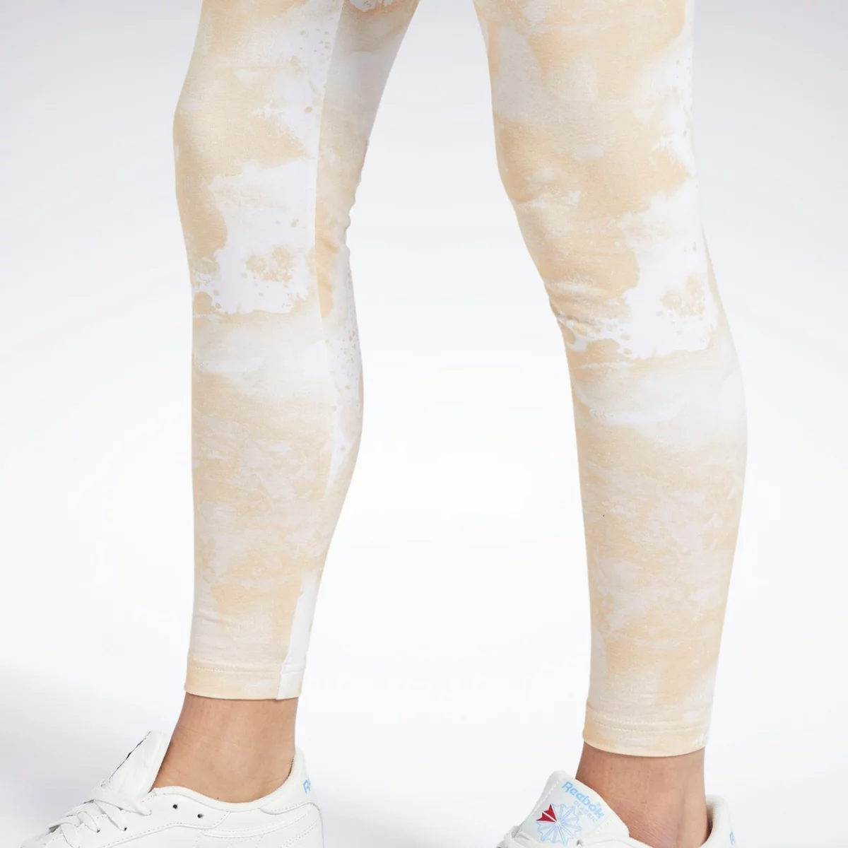 h49279_app_on-model_detail-3_gradient-huge-6657786b74f75