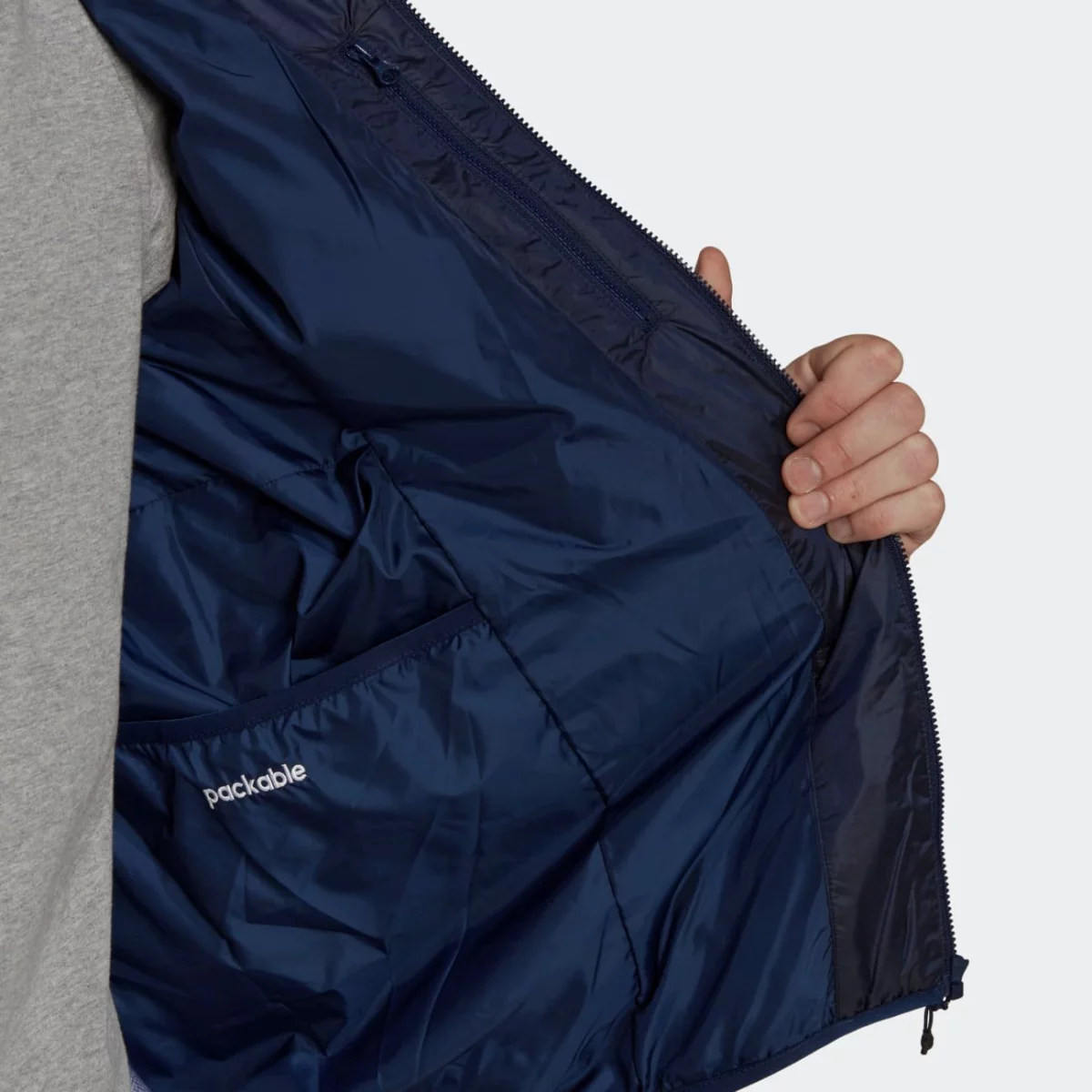 hl9210_8_apparel_on-model_detail-view-2_grey-huge-665793a26637d