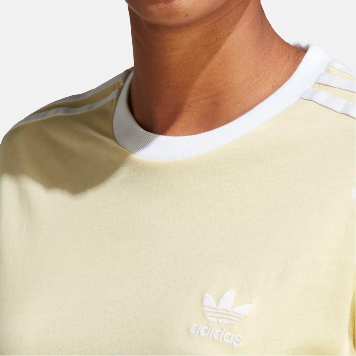 ib7412_7_apparel_on-model_detail-view-1_grey-huge-66579fe60712b