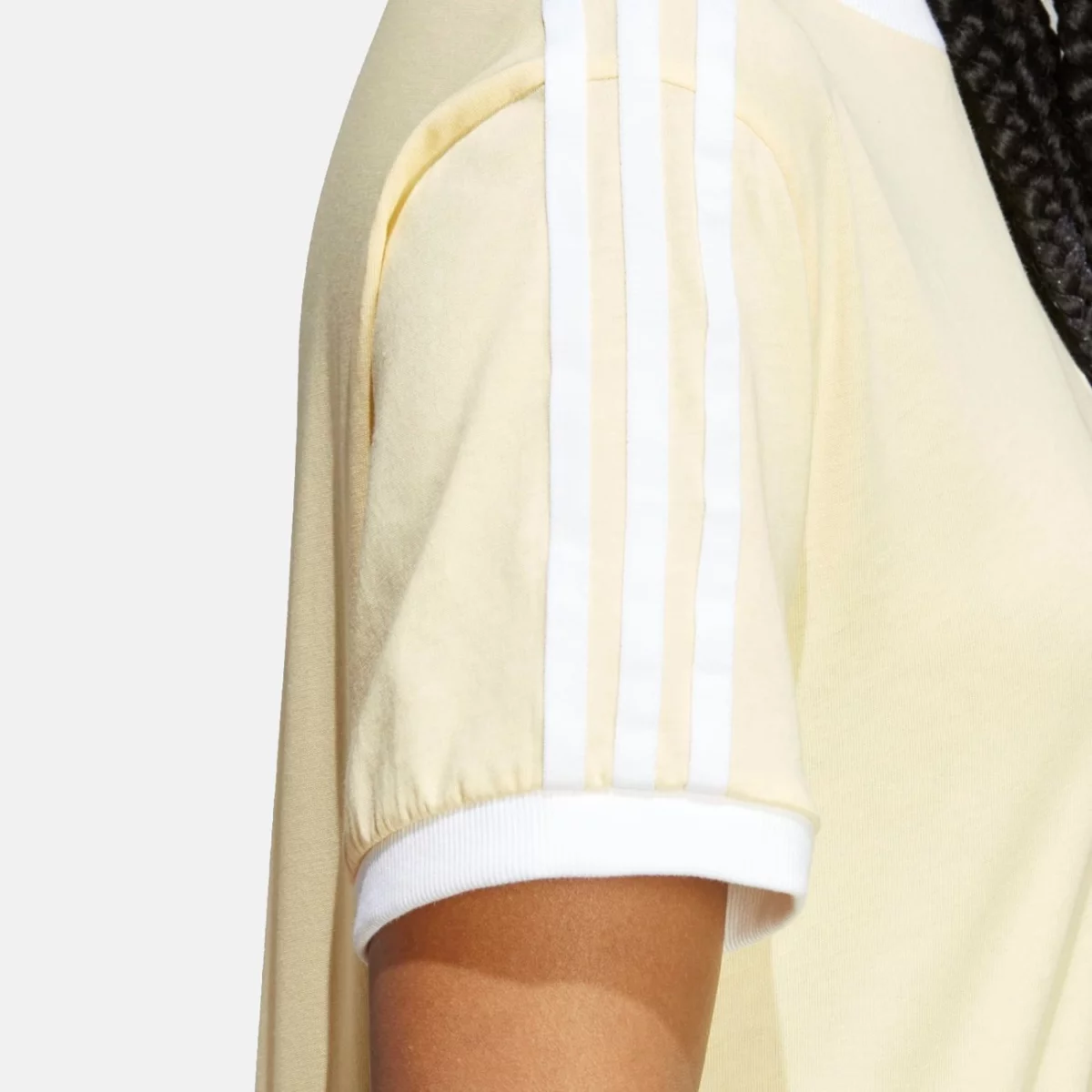 ib7412_8_apparel_on-model_detail-view-2_grey-huge-66579fe7e20bc