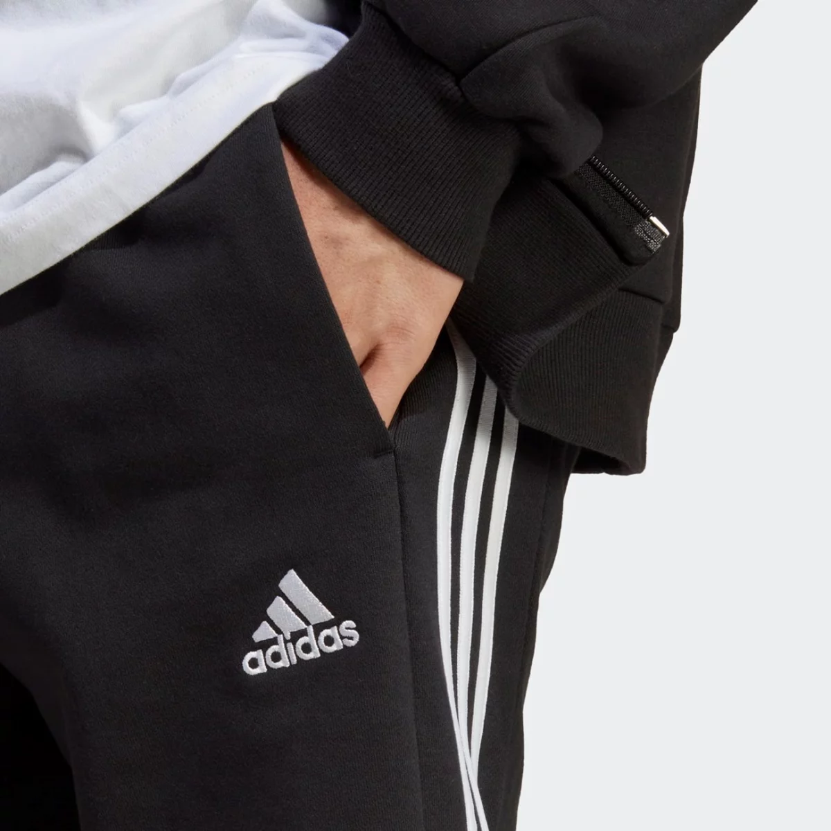 ic9435_7_apparel_on-model_detail-view-1_grey-huge-6657a1ce94546