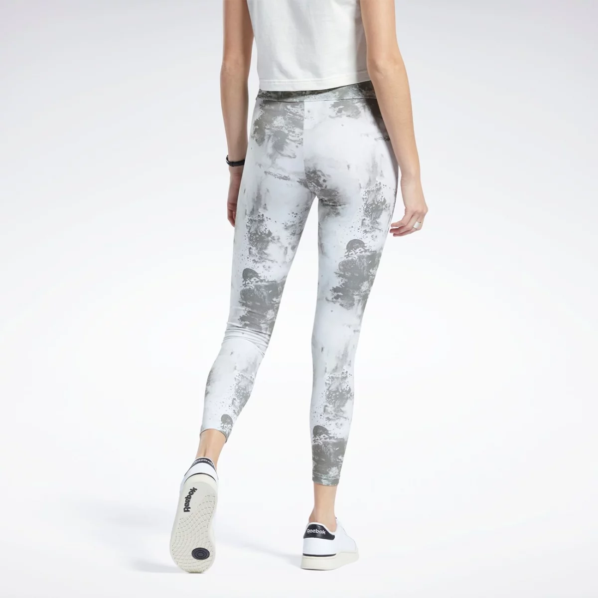 h58675_app_on-model_back_gradient-huge-66577753c7549