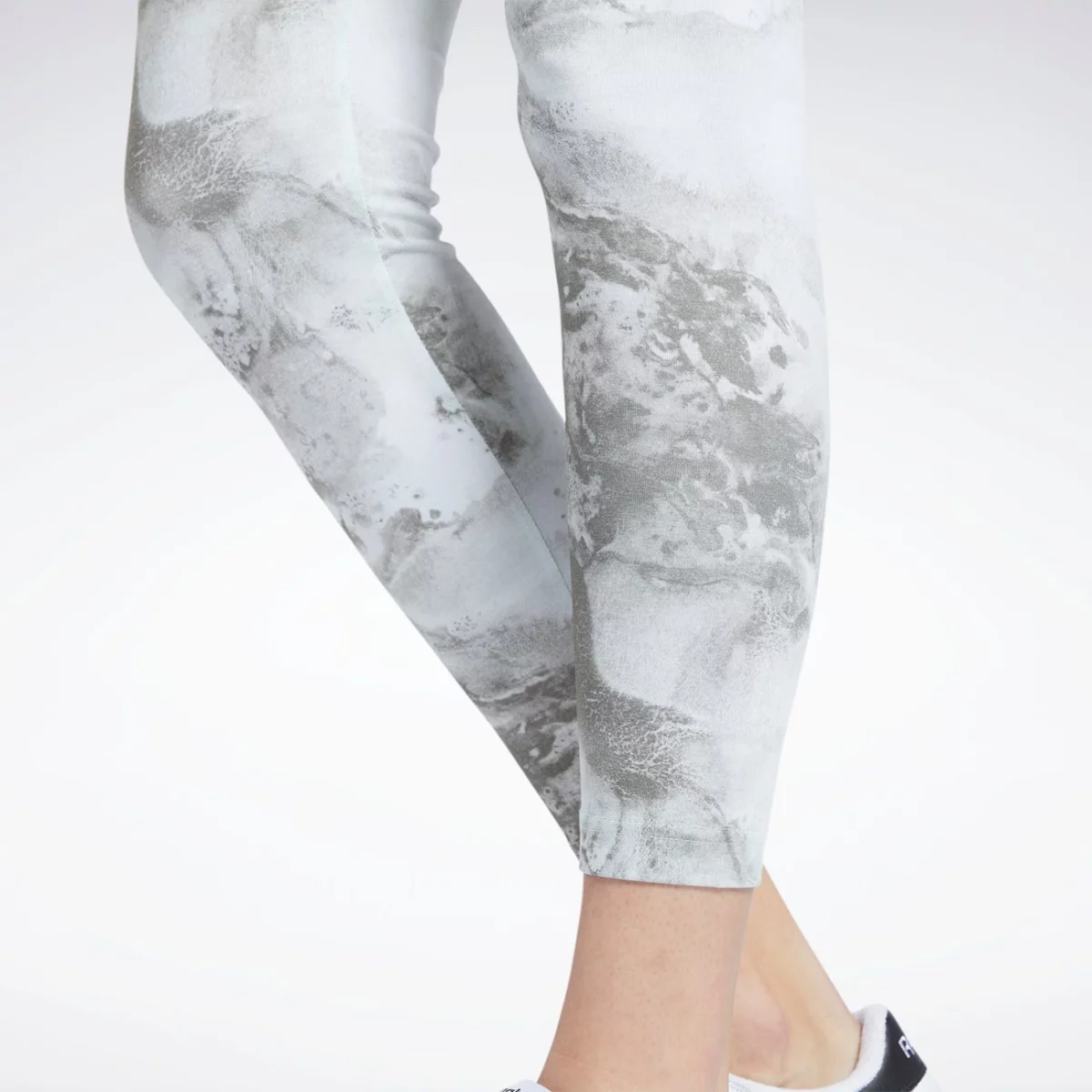 h58675_app_on-model_detail-2_gradient-huge-665777588a119