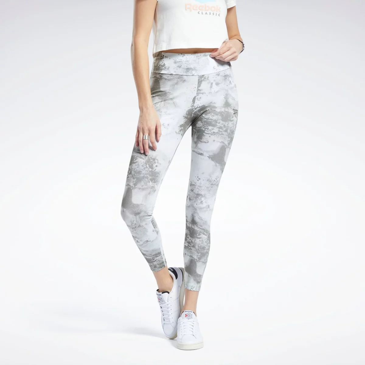 h58675_app_on-model_standard_gradient-huge-6657775250a27