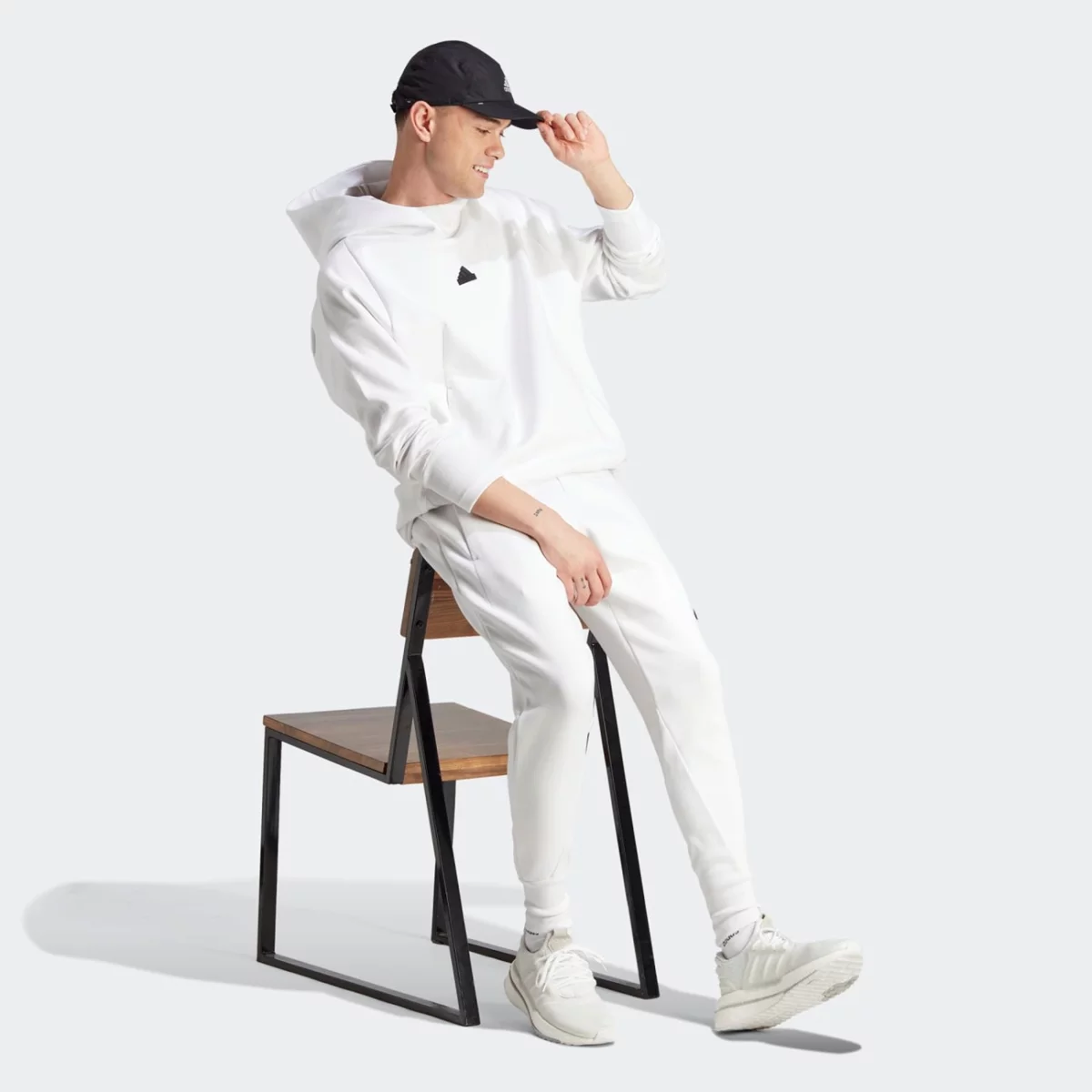 in5118_6_apparel_on-model_walking-view_grey-huge-6657a721063d5