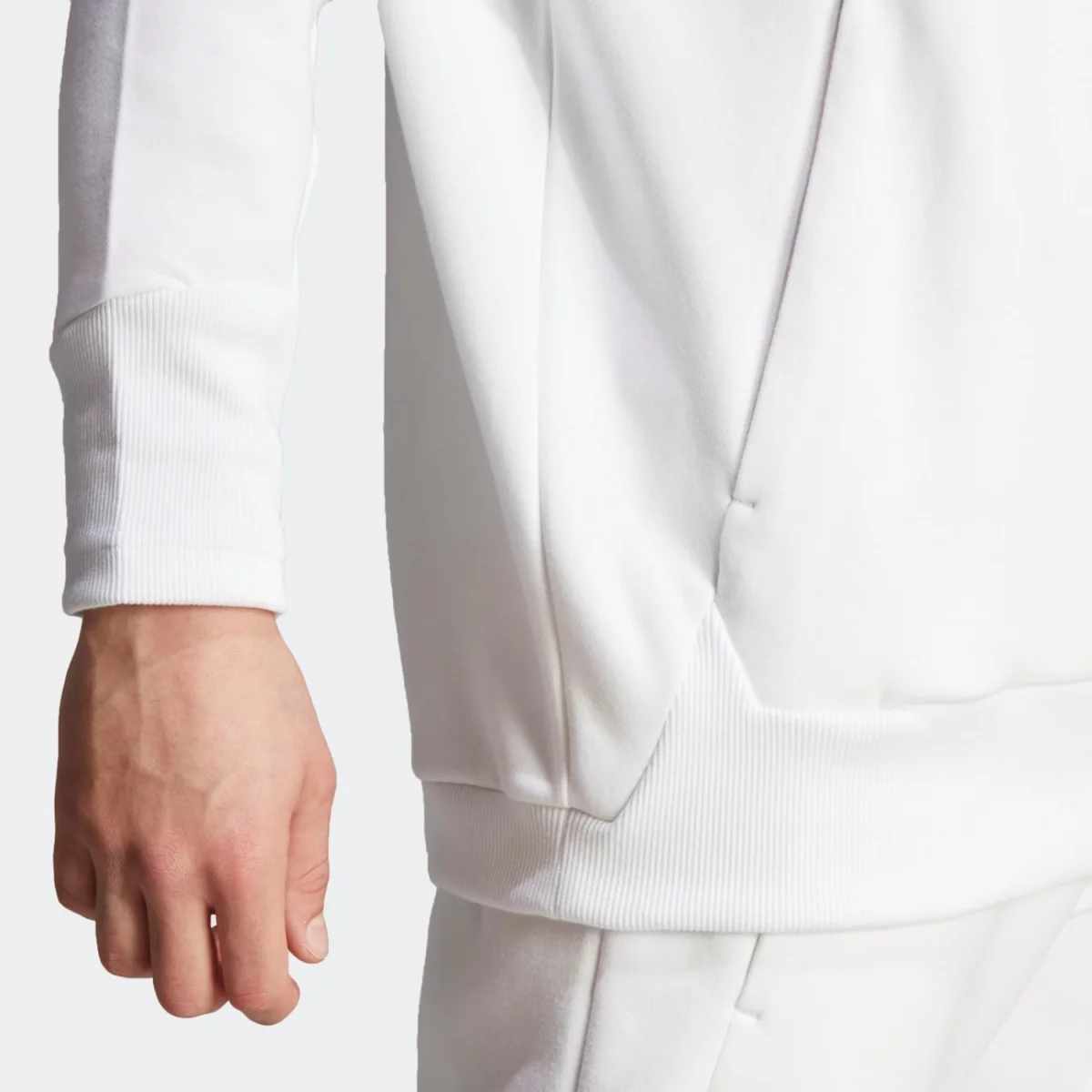 in5118_8_apparel_on-model_detail-view-2_grey-huge-6657a7245386a