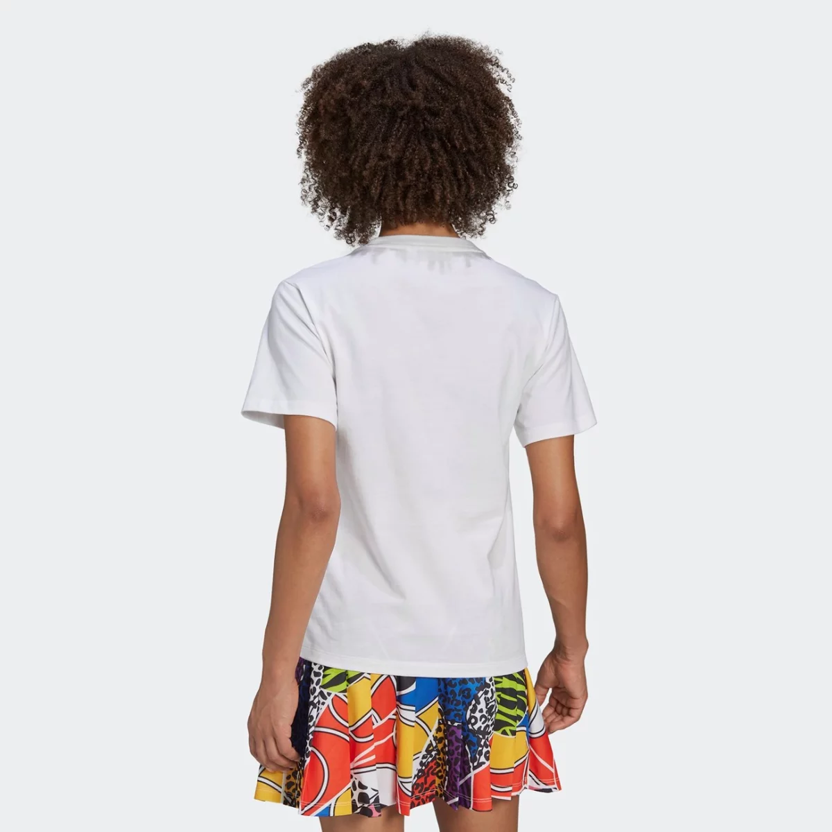 he0322_app_on-model_back_gradient-huge-665773c078235