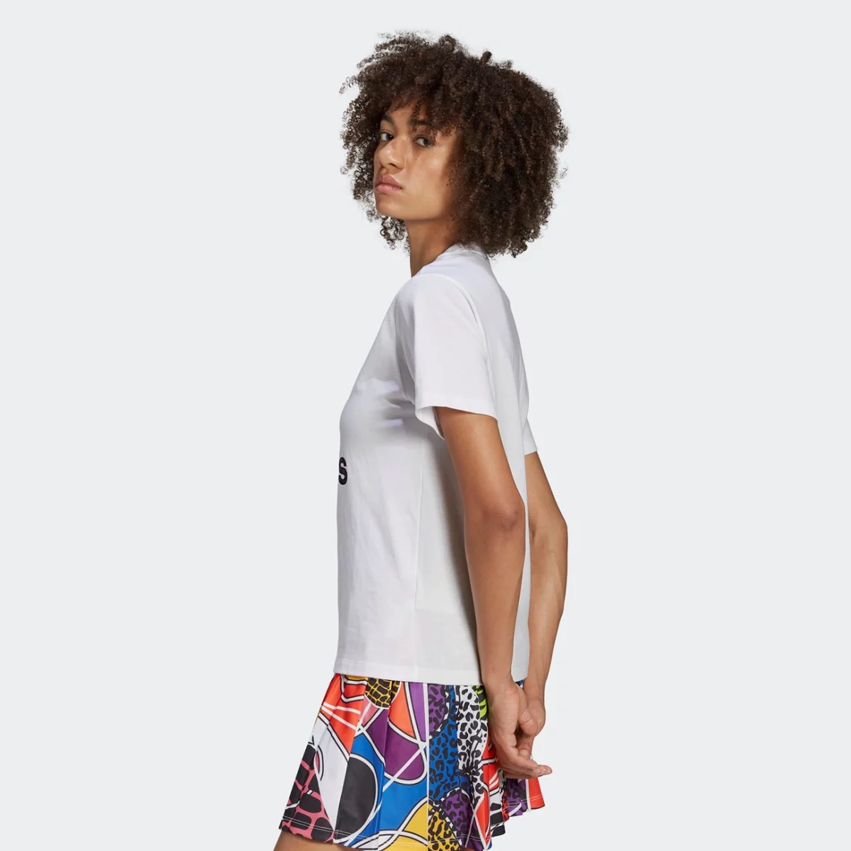 he0322_app_on-model_side_gradient-huge-665773c20b7b4