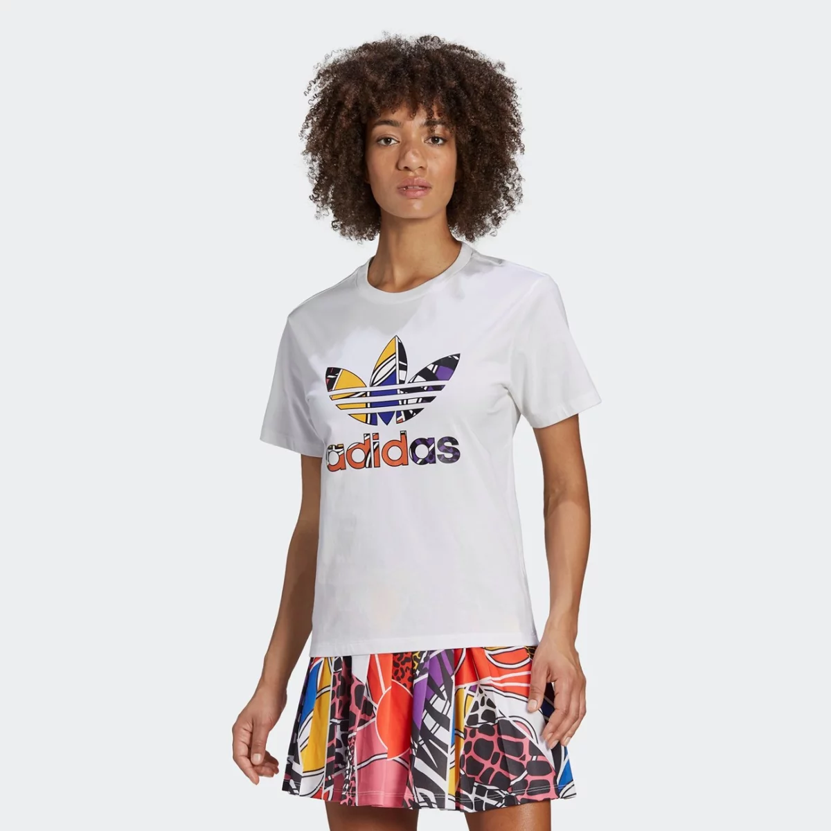 he0322_app_on-model_standard_gradient-huge-665773c366977