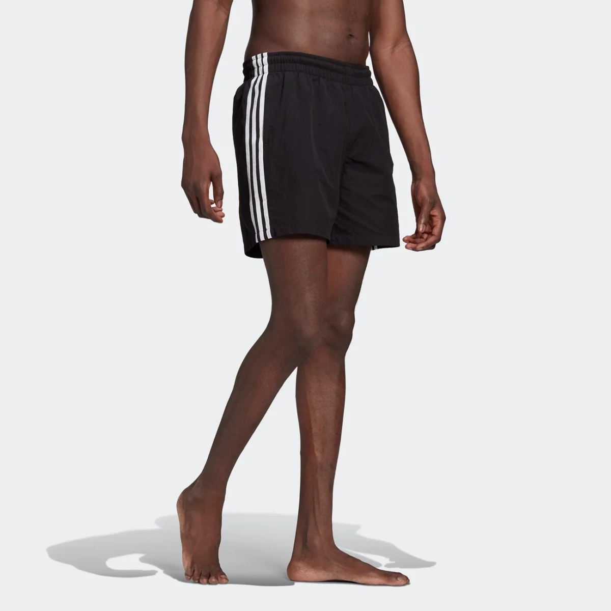 gn3523_app_on-model_walking_gradient-huge-665753948e73b