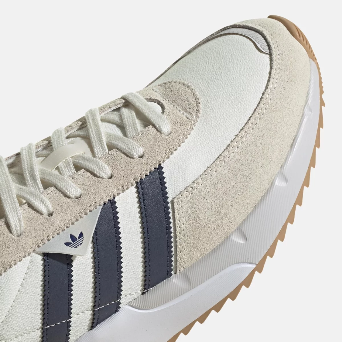 gw0508_8_footwear_photography_detail-view-1_transparent-huge-665809387d00e