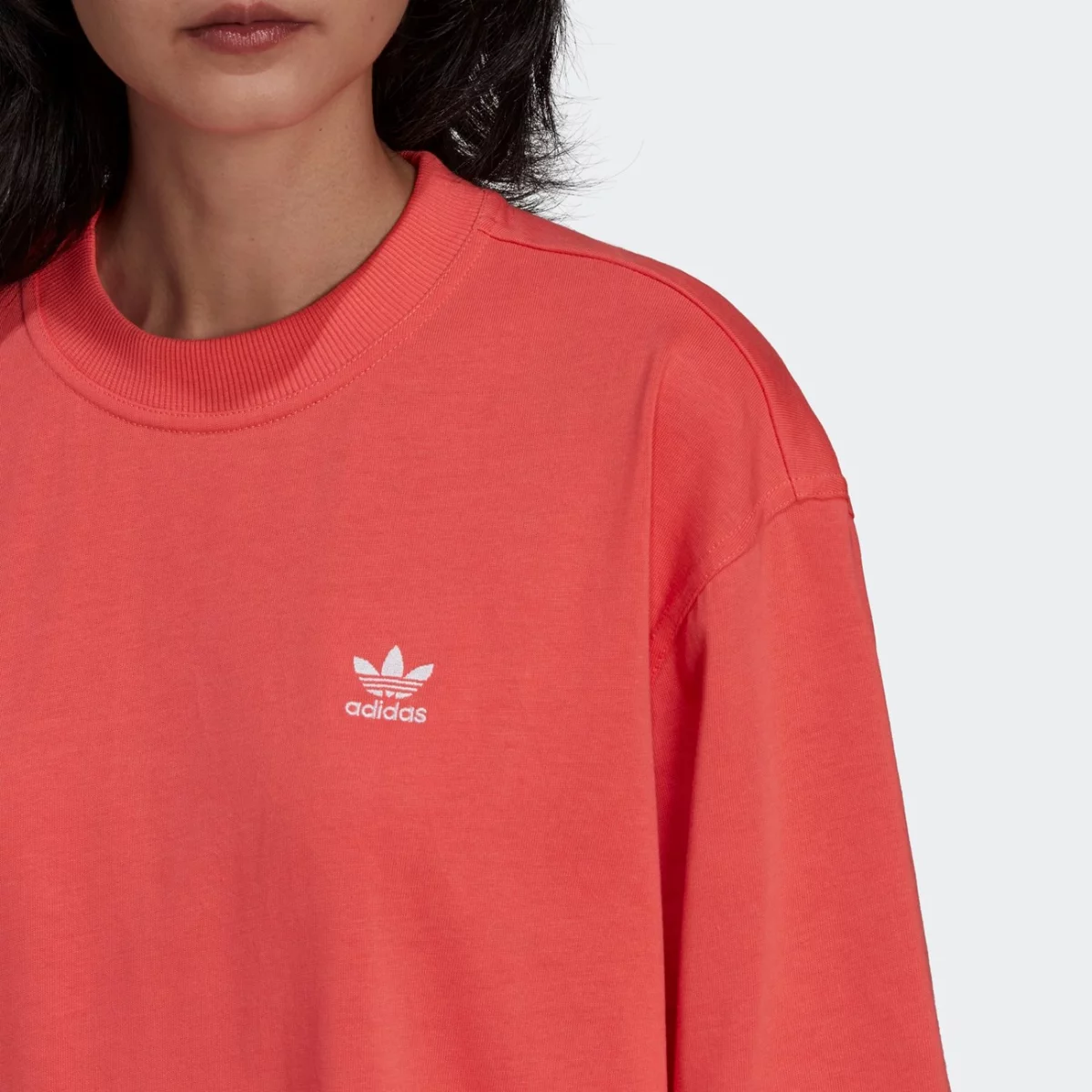 hc2043_app_on-model_detail-1_gradient-huge-665779da2de90