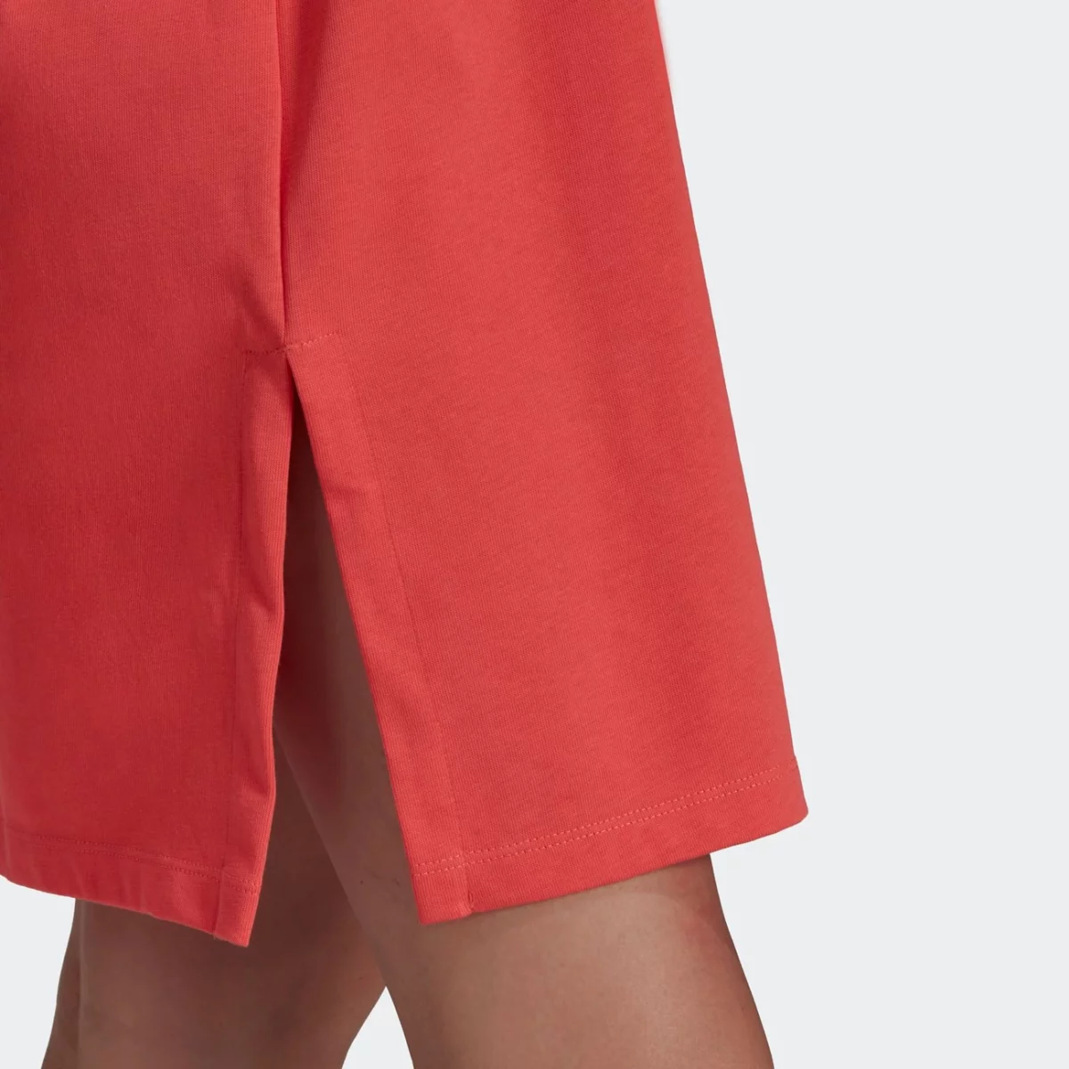 hc2043_app_on-model_detail-2_gradient-huge-665779dd3c103