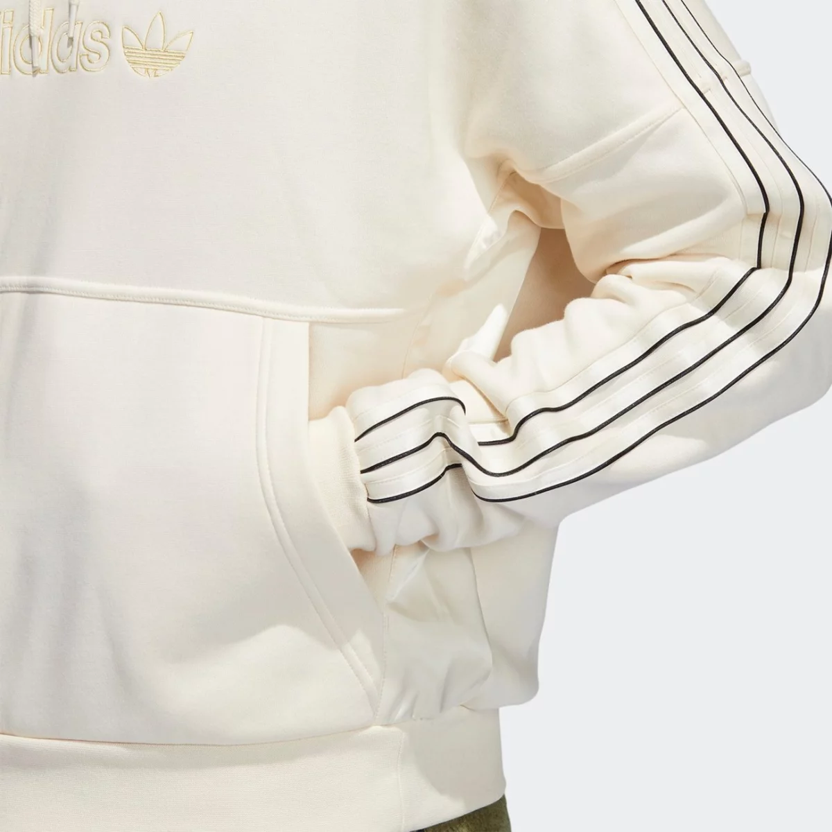 h31285_app_on-model_detail-2_gradient-huge-6657652341e25