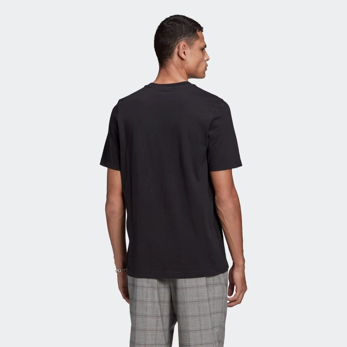 gn3462_app_on-model_back_gradient-huge-665753cdbe353