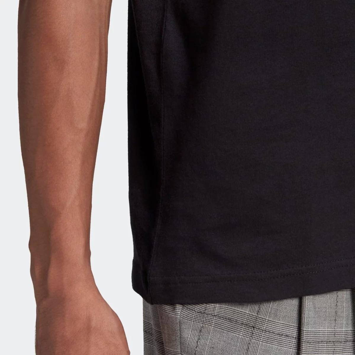 gn3462_app_on-model_detail-2_gradient-huge-665753d2bcd11