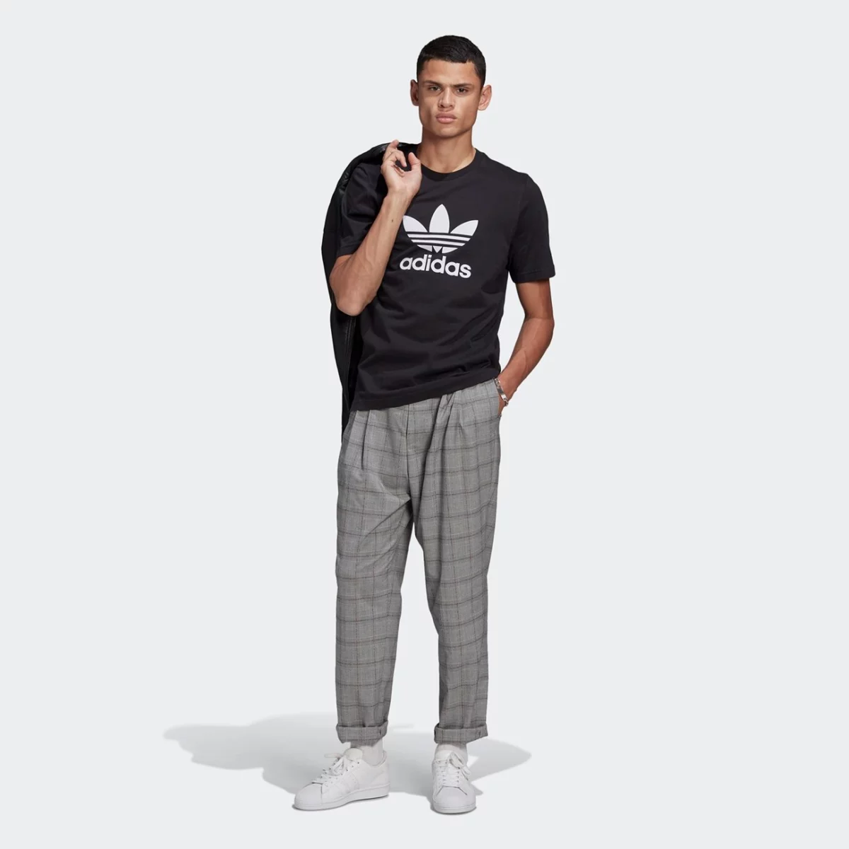 gn3462_app_on-model_walking_gradient-huge-665753d62ba94