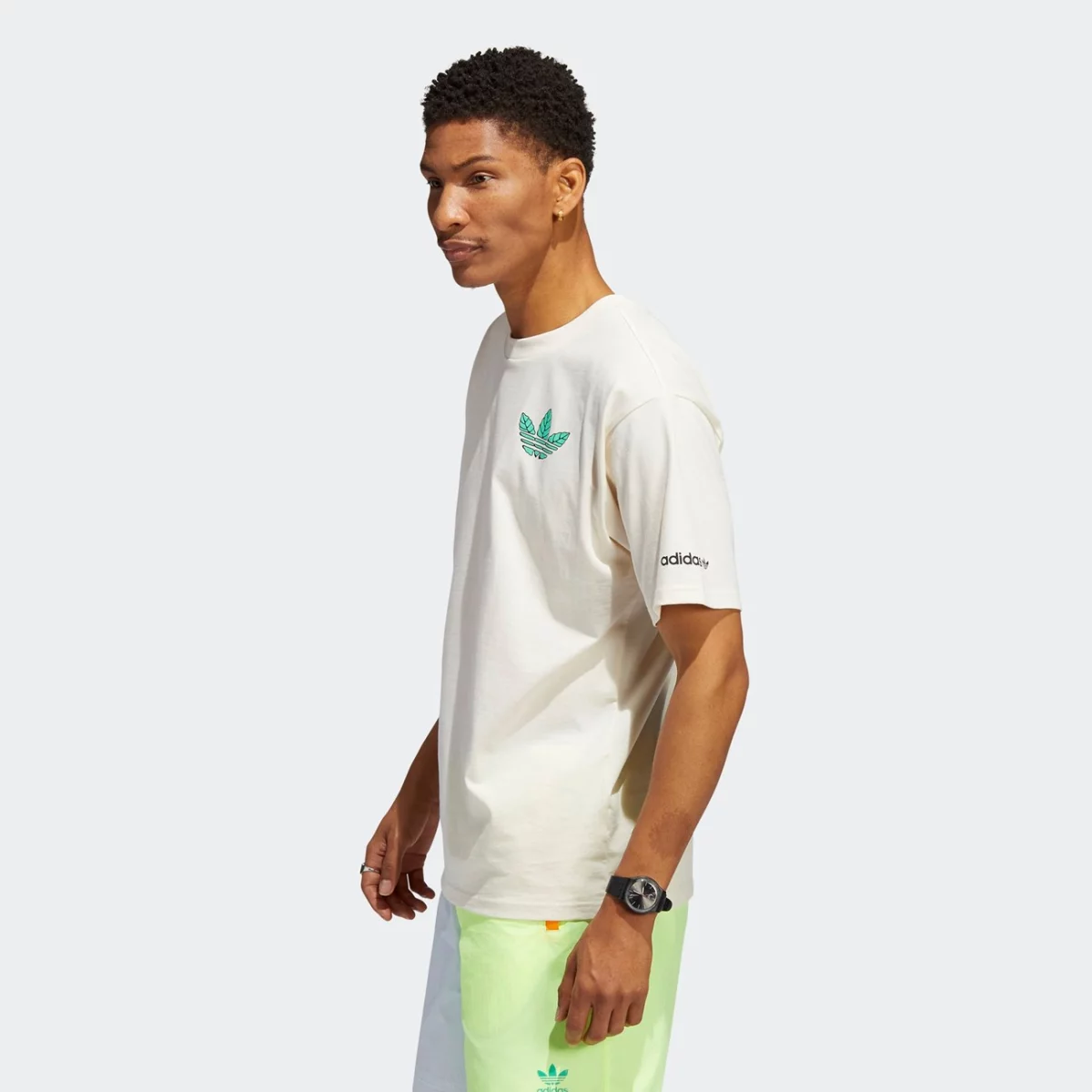 hc2140_app_on-model_side_gradient-huge-66577a35eb33d