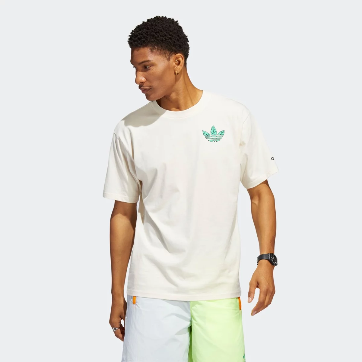 hc2140_app_on-model_standard_gradient-huge-66577a32f0e28