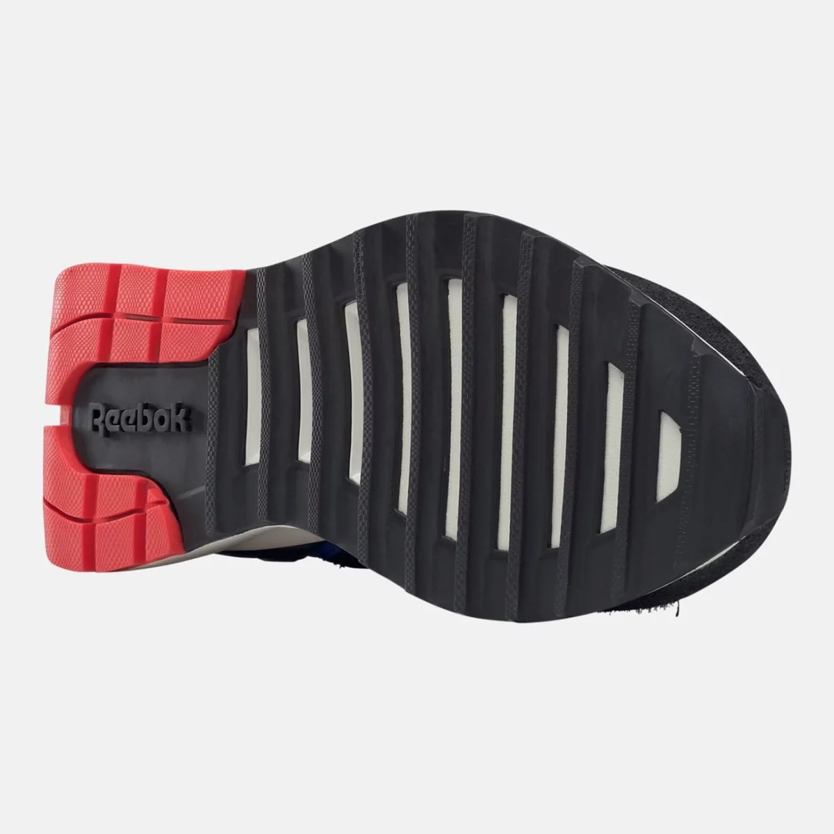 gy0419_3_footwear_photography_bottom-view_transparent-huge-66580b2d86760