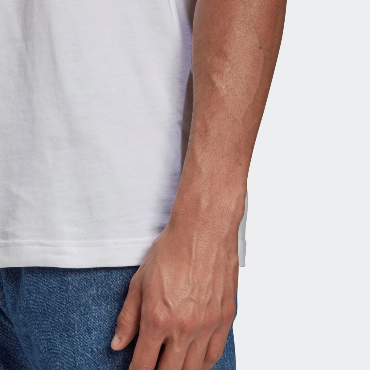 gn3494_app_on-model_detail-2_gradient-huge-665777c8e84c4