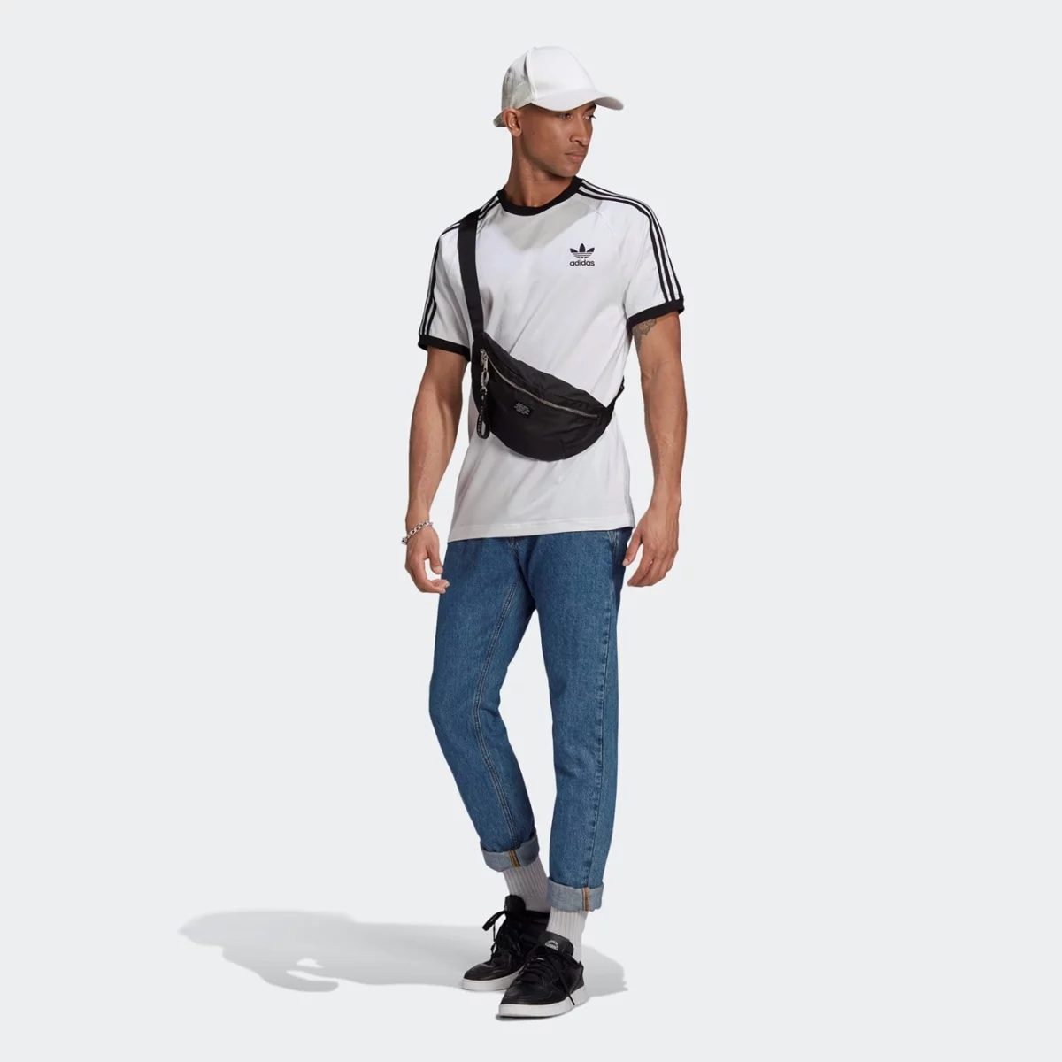gn3494_app_on-model_standard-outfit_gradient-huge-665777c6010a6