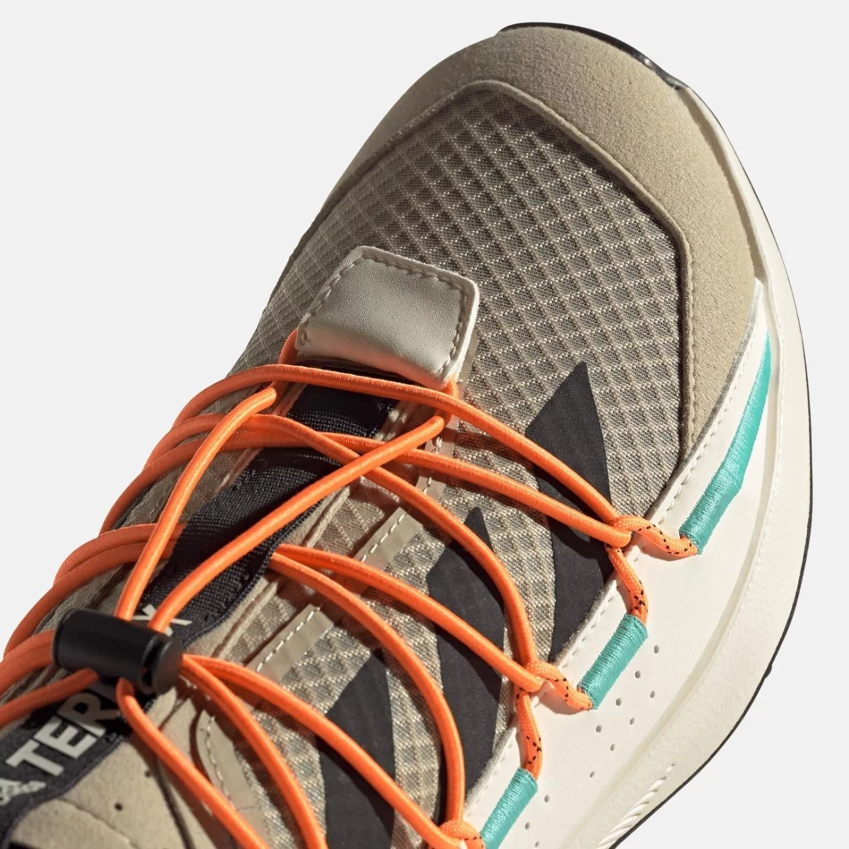 fw9406_8_footwear_photography_detail-view-1_transparent-huge-66580a127e059