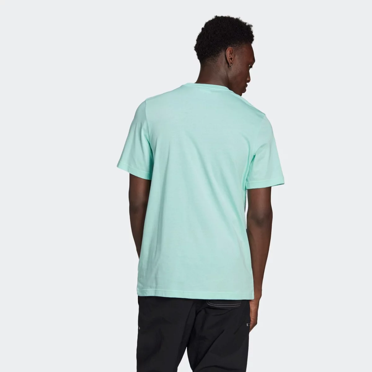 gn3404_app_on-model_back_gradient-huge-665755dd4864e