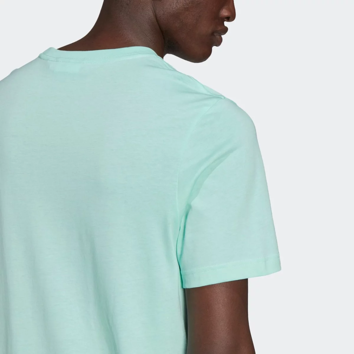 gn3404_app_on-model_detail-2_gradient-huge-665755e023fcc
