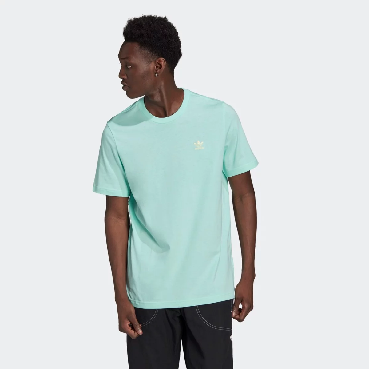 gn3404_app_on-model_standard_gradient-huge-665755dbf0f8b