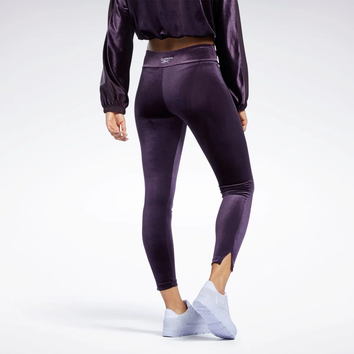 gr0372_app_on-model_back_gradient-huge-665766896381a