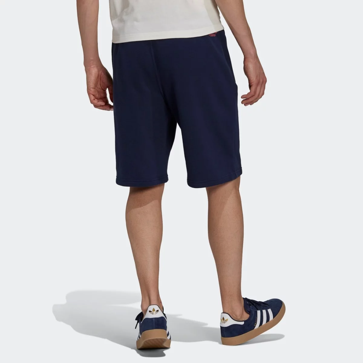 h13439_app_on-model_back_gradient-huge-6657638e24fee