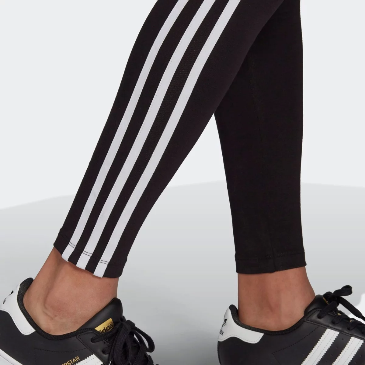 gn4504_app_on-model_detail-2_gradient-huge-665752fc815c9