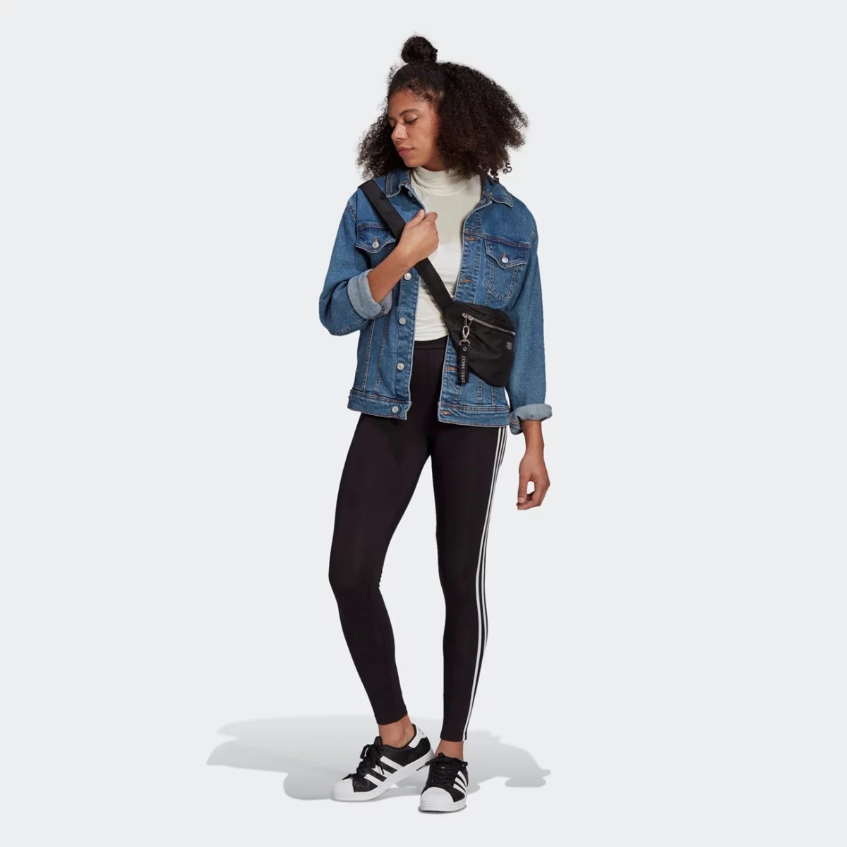 gn4504_app_on-model_walking_gradient-huge-66575301227a0