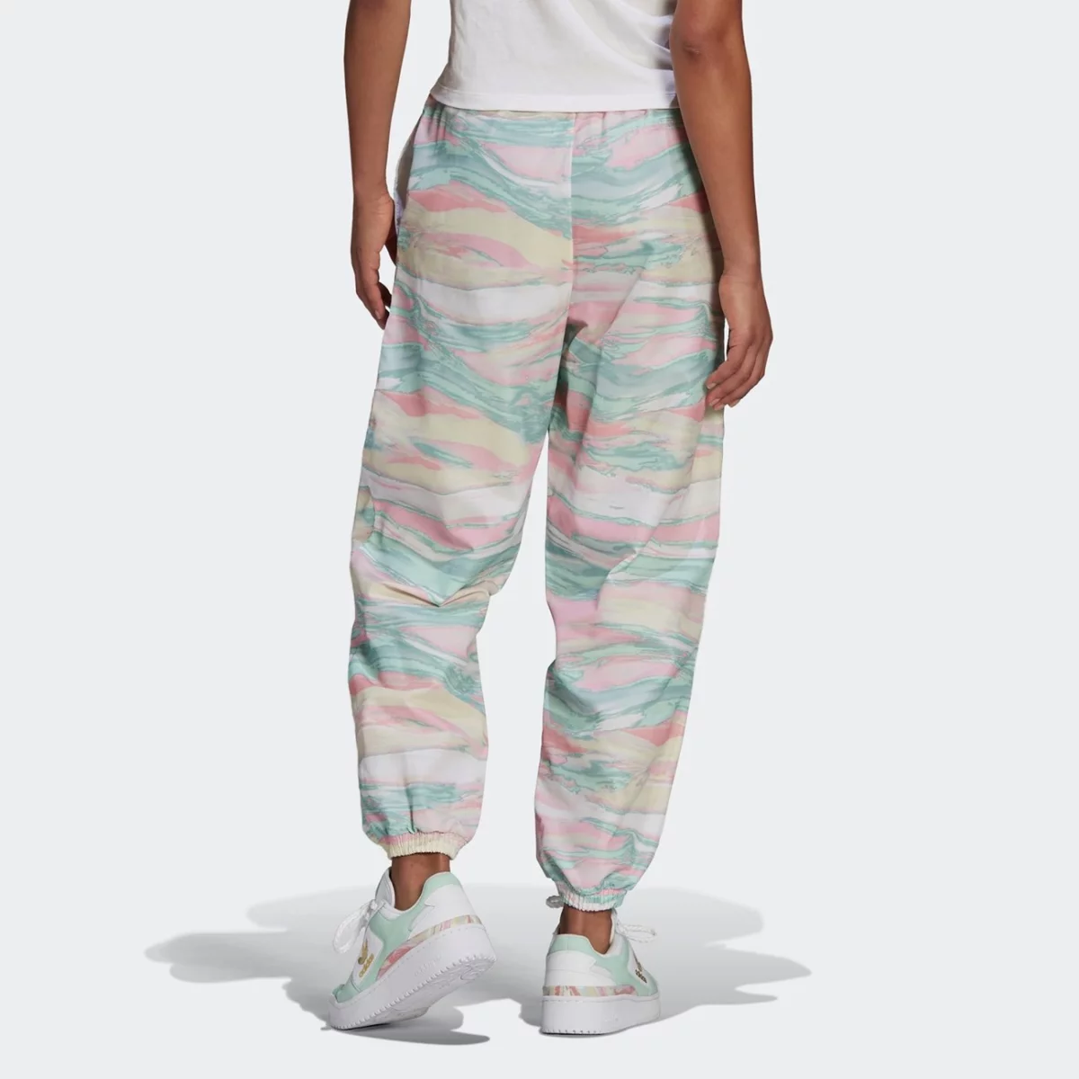 gn4290_app_on-model_back_gradient-huge-6657531ac218c