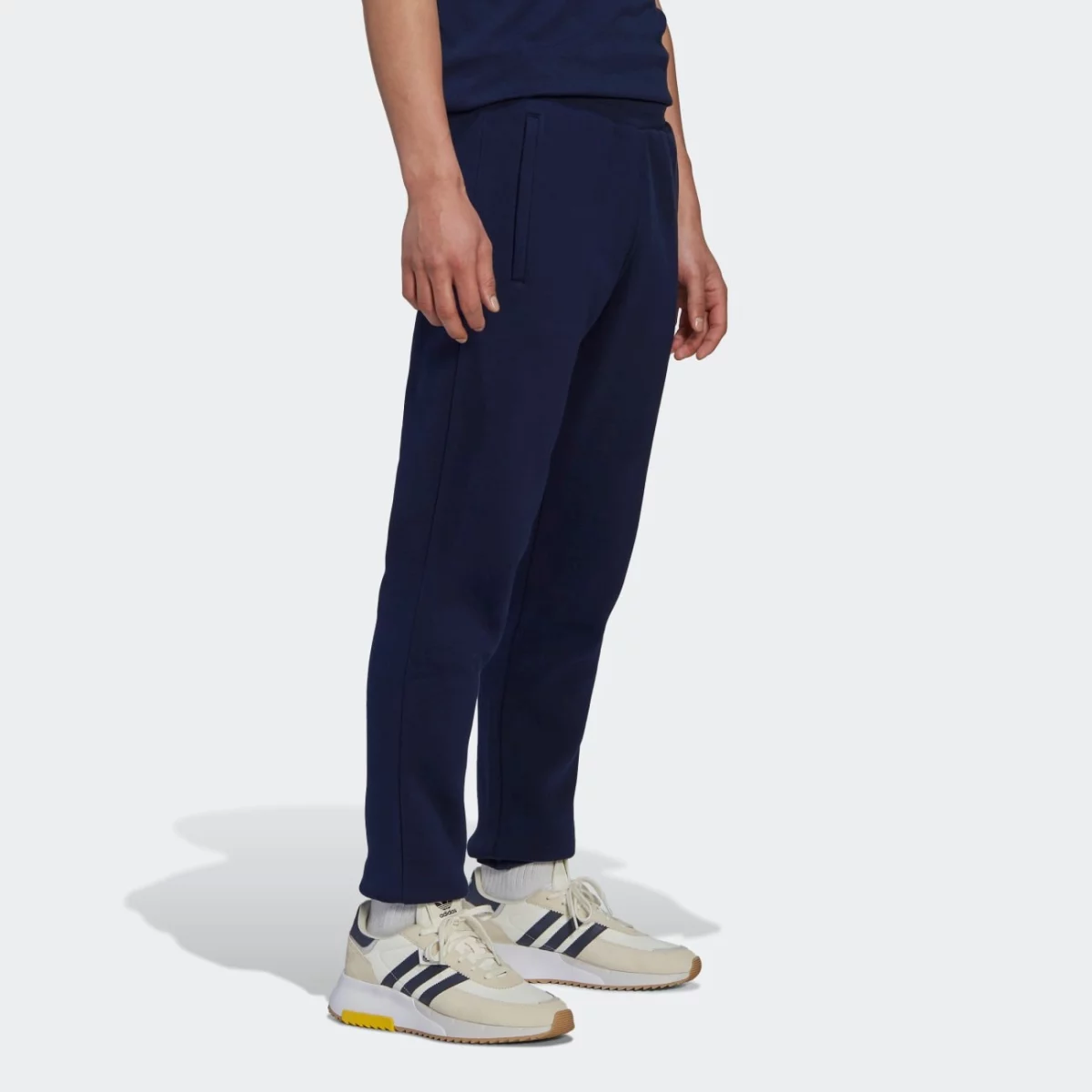 hk0107_5_apparel_on-model_walking-view_grey-huge-665793e7552f4