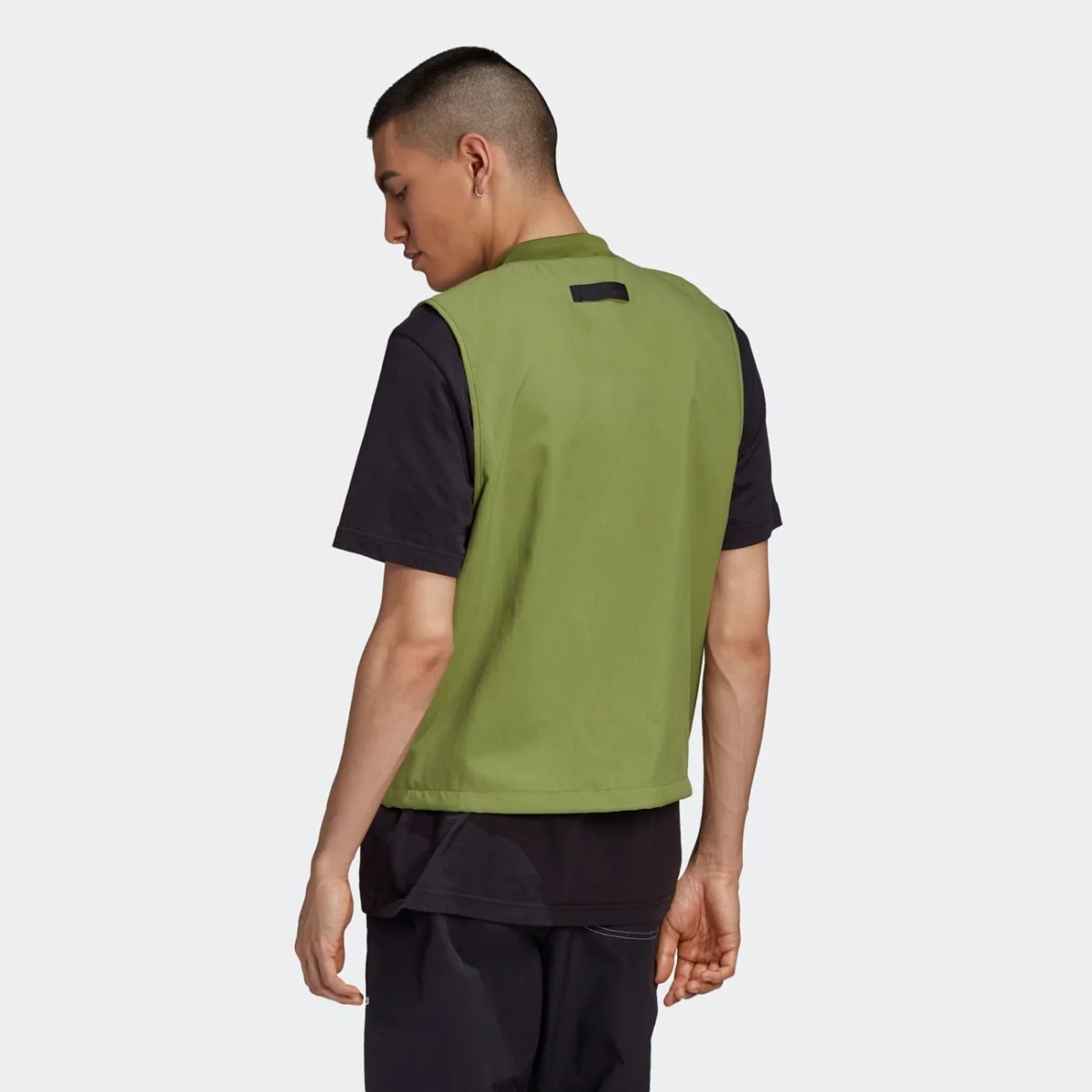 r.y.v.vest_prasino_gd9272_23_hover_model-huge-6657488b03b06