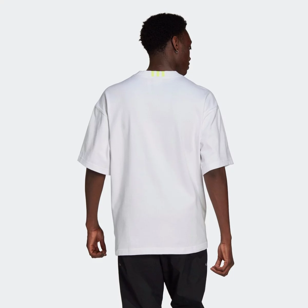 gn8050_app_on-model_back_gradient-huge-665754ae62291