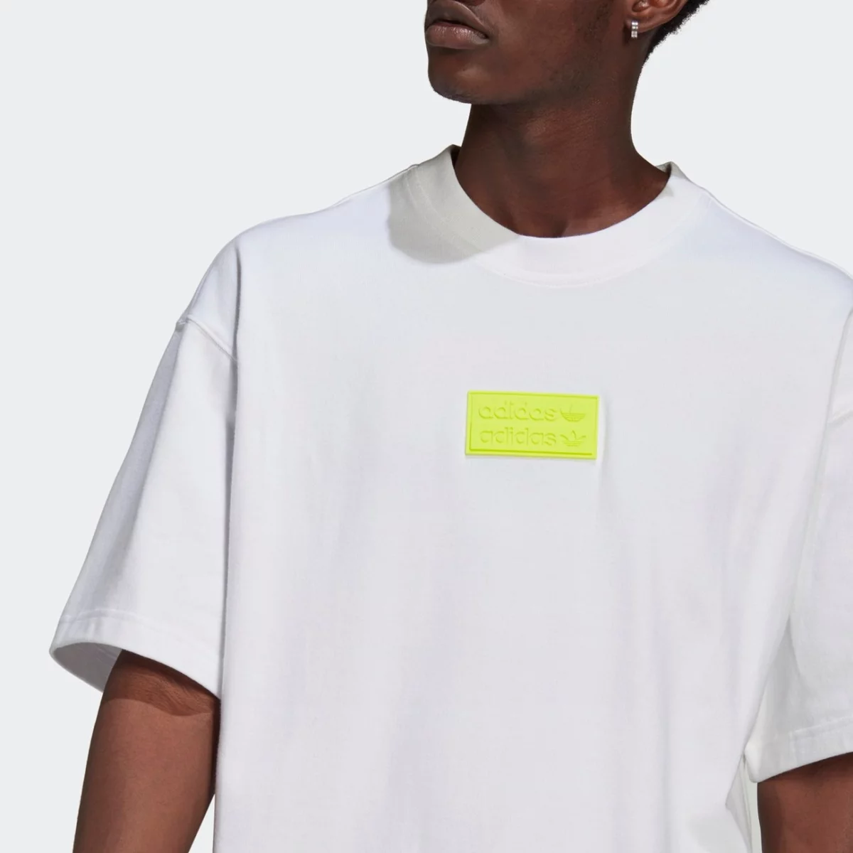 gn8050_app_on-model_detail-1_gradient-huge-665754ace5355