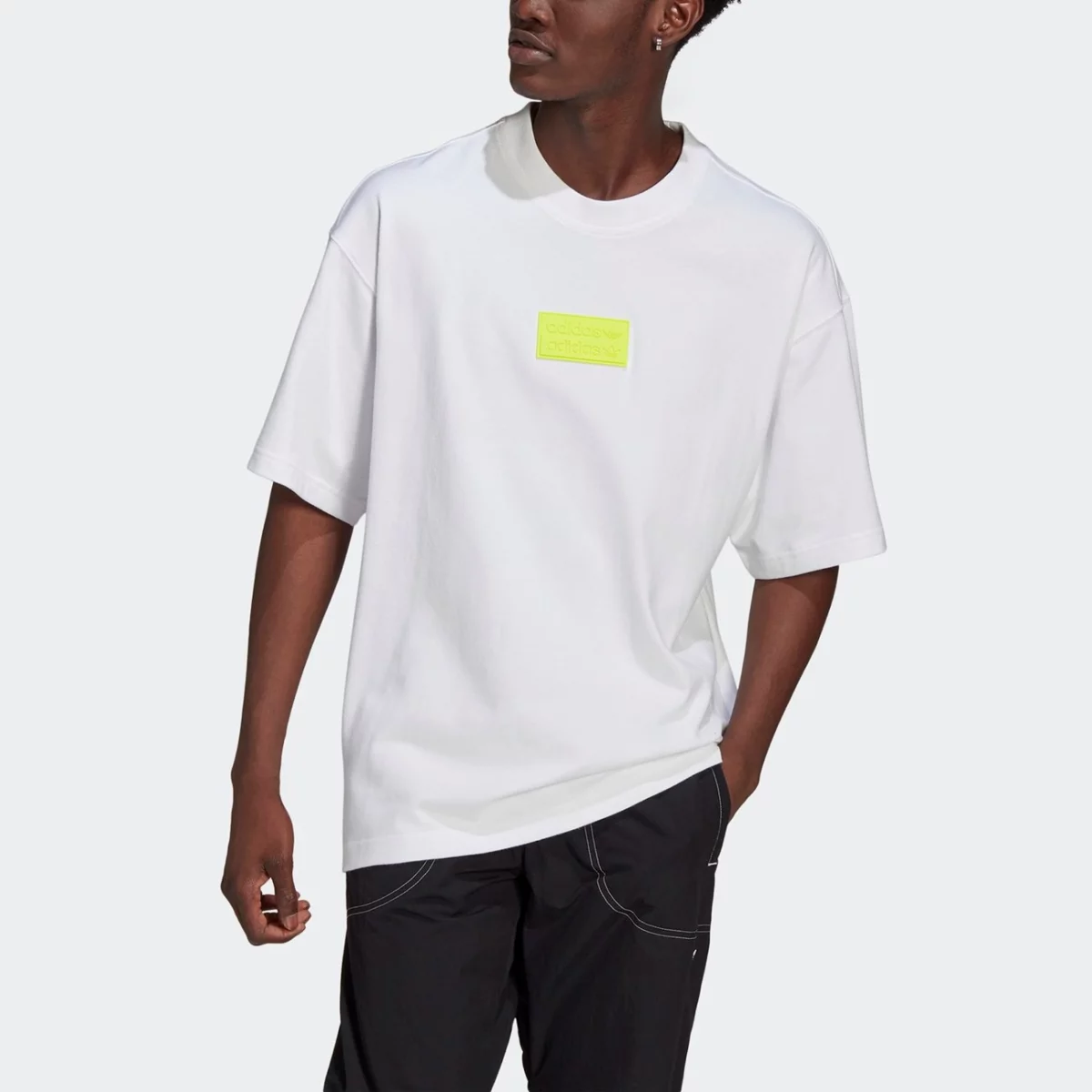 gn8050_app_on-model_front_gradient-huge-665754a9ebc85