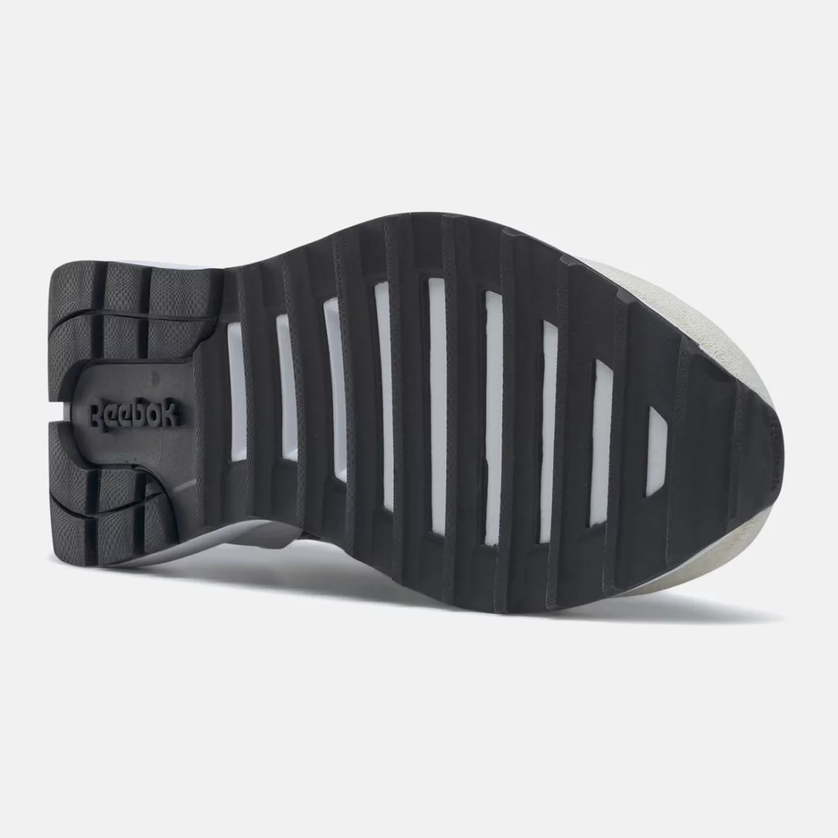 gx8768_3_footwear_photography_bottom-view_white-huge-66580b35d269a
