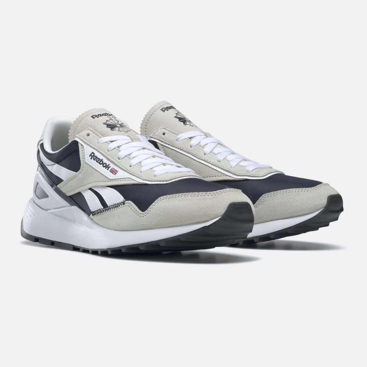 gx8768_5_footwear_photography_front-lateral-top-view_white-huge-66580b374c068