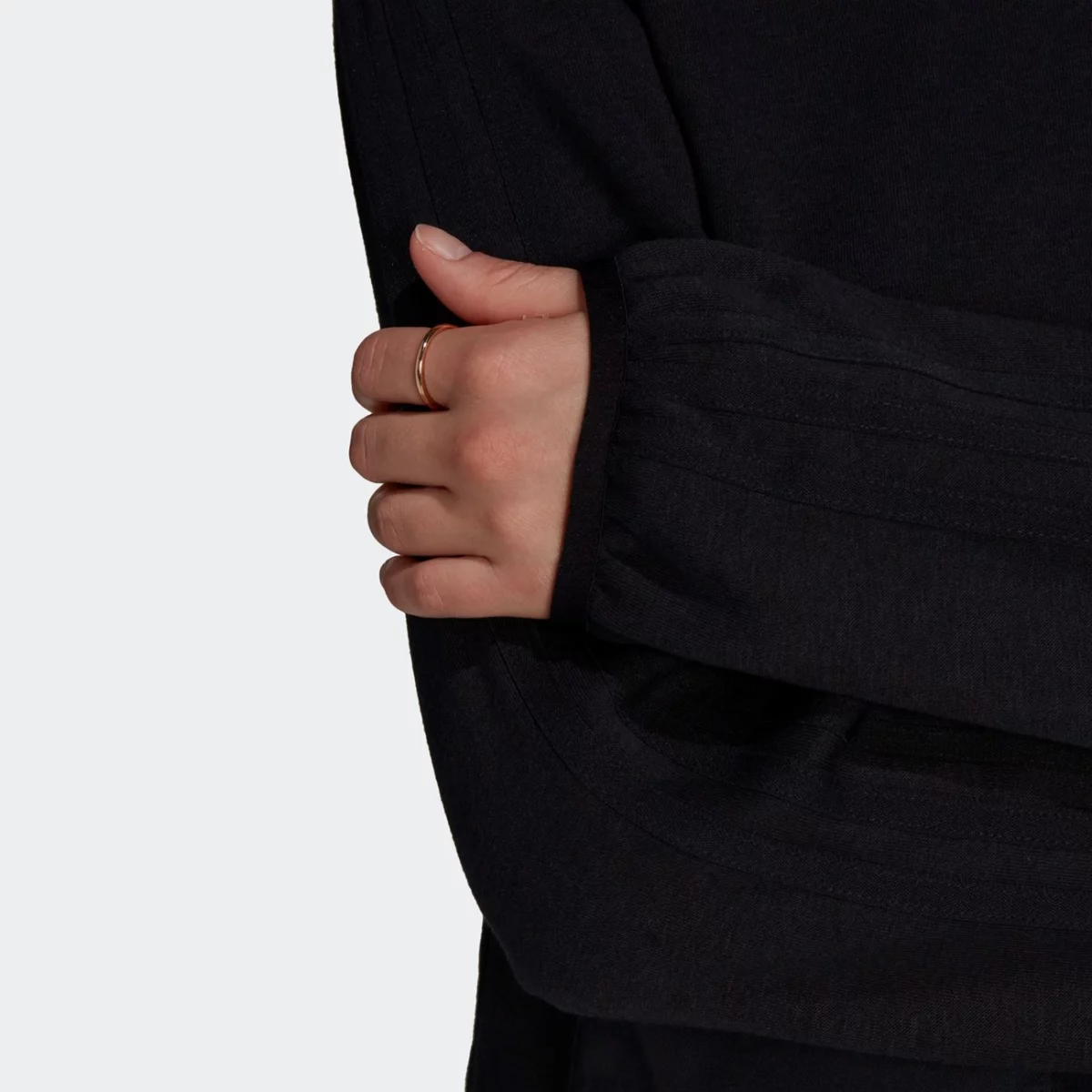 he4678_app_on-model_detail-1_gradient-huge-6657764c2068c