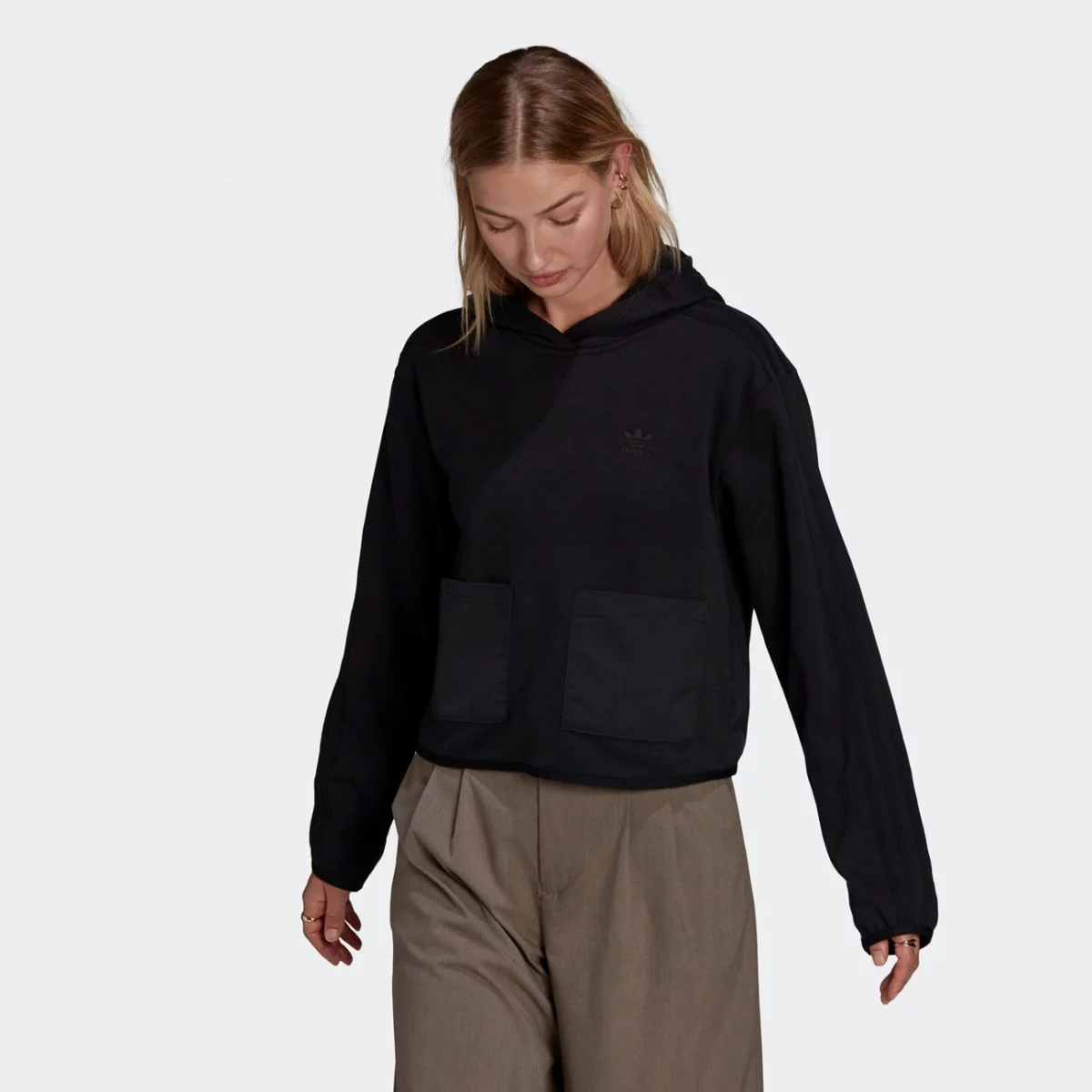 he4678_app_on-model_standard_gradient-huge-66577644f1aaa